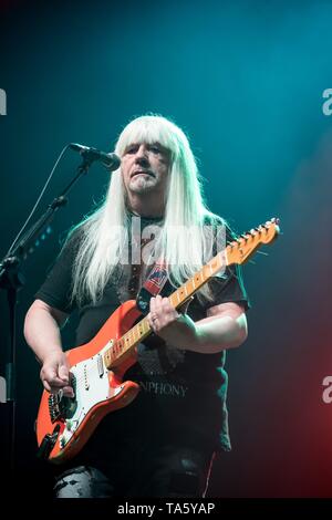 Berlin, Deutschland. 21 Mai, 2019. 21.05.2019, British rock Gitarrist und Mitbegründer der Glam Rock Band The Sweet Andy Scott live auf der Bühne des ERHIELT NOCH DEN ROCK Tour 2019 in der Columbiahalle in Berlin. | Verwendung der weltweiten Kredit: dpa/Alamy leben Nachrichten Stockfoto