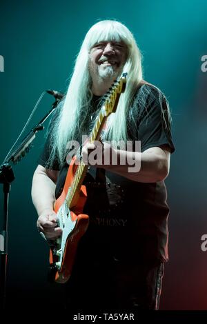 Berlin, Deutschland. 21 Mai, 2019. 21.05.2019, British rock Gitarrist und Mitbegründer der Glam Rock Band The Sweet Andy Scott live auf der Bühne des ERHIELT NOCH DEN ROCK Tour 2019 in der Columbiahalle in Berlin. | Verwendung der weltweiten Kredit: dpa/Alamy leben Nachrichten Stockfoto