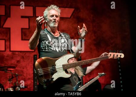 Berlin, Deutschland. 21 Mai, 2019. 21.05.2019, British Rock Sänger und Bassist der Glam Rock Band The Sweet Pete Lincoln auf der Bühne NOCH DIE ROCK-Tour 2019 in der Columbiahalle in Berlin leben. | Verwendung der weltweiten Kredit: dpa/Alamy leben Nachrichten Stockfoto