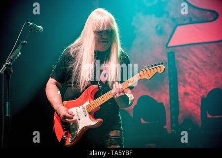 Berlin, Deutschland. 21 Mai, 2019. 21.05.2019, British rock Gitarrist und Mitbegründer der Glam Rock Band The Sweet Andy Scott live auf der Bühne des ERHIELT NOCH DEN ROCK Tour 2019 in der Columbiahalle in Berlin. | Verwendung der weltweiten Kredit: dpa/Alamy leben Nachrichten Stockfoto