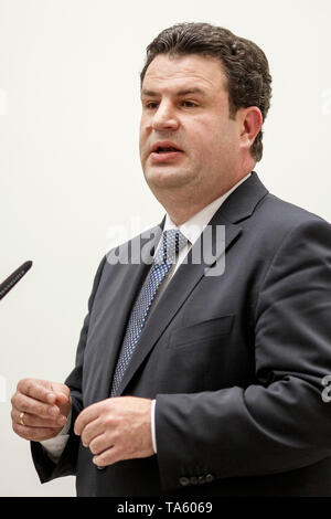 Berlin, Deutschland. 22. Mai, 2019. Hubertus Heil (SPD), Bundesminister für Arbeit und soziale Angelegenheiten, spricht bei einer Pressekonferenz im Bundesministerium für Arbeit und Soziales über neue Basisrente Konzept der SPD. Credit: Carsten Koall/dpa/Alamy leben Nachrichten Stockfoto