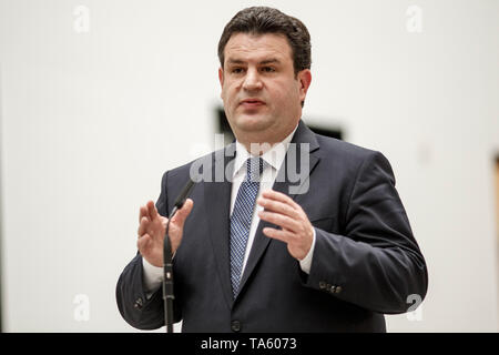 Berlin, Deutschland. 22. Mai, 2019. Hubertus Heil (SPD), Bundesminister für Arbeit und soziale Angelegenheiten, spricht bei einer Pressekonferenz im Bundesministerium für Arbeit und Soziales über neue Basisrente Konzept der SPD. Credit: Carsten Koall/dpa/Alamy leben Nachrichten Stockfoto