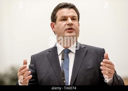 Berlin, Deutschland. 22. Mai, 2019. Hubertus Heil (SPD), Bundesminister für Arbeit und soziale Angelegenheiten, spricht bei einer Pressekonferenz im Bundesministerium für Arbeit und Soziales über neue Basisrente Konzept der SPD. Credit: Carsten Koall/dpa/Alamy leben Nachrichten Stockfoto