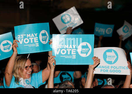 London, Großbritannien. 21 Mai, 2019. Menschen besuchen einen Brexit Partei Kampagne Fall für die anstehenden Wahlen zum Europäischen Parlament in London, Großbritannien am 21. Mai 2019. Credit: Han Yan/Xinhua/Alamy leben Nachrichten Stockfoto