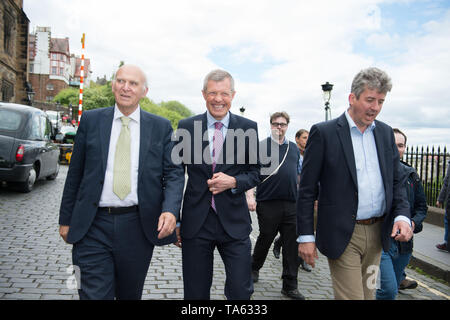 Edinburgh, Großbritannien. 22. Mai 2019. Am Vorabend der Wahlen zum Europäischen Liberaldemokraten Vince Cable Kundgebungen Aktivistinnen und Aktivisten in Edinburgh. Am Anfang einer ganztägigen UK-weite Tour Vince Cable wird sagen, dass die Fraktion der Liberalen und Demokratischen Partei Europas eingestellt sind, Gewinne, einschließlich in Schottland machen, als stärkste Partei des Bleiben in Großbritannien. Credit: Colin Fisher/Alamy leben Nachrichten Stockfoto