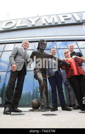 Belfast, County Antrim, Nordirland, Irland. 22. Mai, 2019. Pat Jennings ehemalige Nordirland footballer verbindet die Familie und Freunde, wie Sie an der Olympia Leisure Centre in Belfast für die Enthüllung der Statue des verstorbenen George Best, auf welcher 73. Der Fußball-Legende Geburtstag gewesen wäre, gesammelt. Credit: Paul McErlane/Alamy leben Nachrichten Stockfoto