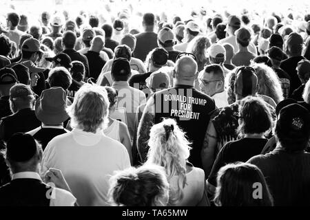 Montoursville, Pennsylvania, USA. 20 Mai, 2019. Trump Anhänger erwarten seiner Ankunft in Montoursville, Pennsylvania. Credit: Preston Ehrler/ZUMA Draht/Alamy leben Nachrichten Stockfoto