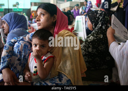 Dhaka, Dhaka, Bangladesch. 21 Mai, 2019. Muslime sind zu sehen im Hauptbahnhof der Stadt voll zu kaufen voraus Fahrkarten zu ihren Häusern vor, ebenso wie das Eid al-Adha Festival in Dhaka, Bangladesch zu reisen. Bild: Sultan Mahmud Mukut/SOPA Images/ZUMA Draht/Alamy leben Nachrichten Stockfoto