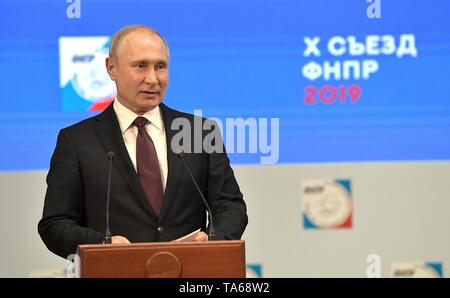 Moskau, Russland. 22. Mai, 2019. Der russische Präsident Wladimir Putin die Adressen der 10. Kongress der Föderation Unabhängiger Gewerkschaften 22. Mai 2019 in Moskau, Russland. Credit: Planetpix/Alamy leben Nachrichten Stockfoto