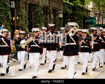 New York - USA, 21. Mai - 2015 US-Marines Corps Band während der Demonstration für die Öffentlichkeit am Bryant Park für Marine Tag während der Flotte Wee Stockfoto