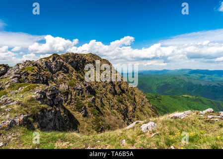 Frühling im Central Balkan National Park in Bulgarien, Kozya Stena (Ziege) finden Stockfoto