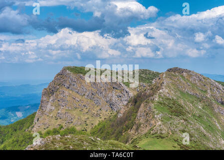 Frühling im Central Balkan National Park in Bulgarien, Kozya Stena (Ziege) finden Stockfoto