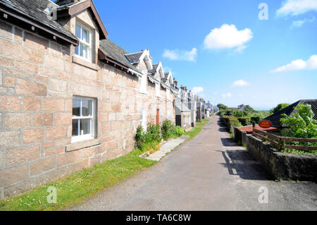 Insel Iona, Schottland - 8. Juni 2014: Schöne Aussicht auf einige Häuser auf der Insel Iona in Schottland. Einen berühmten touristischen Ort, wo die Iona Abbey i Stockfoto