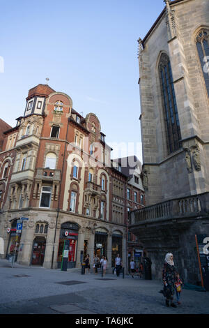 Tübingen/Deutschland - vom 31. Juli 2018: einem klassischen europäischen Stil Gebäude an einem Scheideweg, ist Vodafone Shop in Tübingen Stockfoto