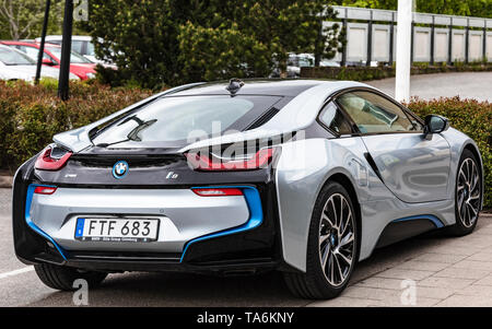 Auch, Schweden - 12. MAI 2019: Rückansicht der geparkten BMW i8 Plug in elektrischem Hybridantrieb Sportwagen Stockfoto