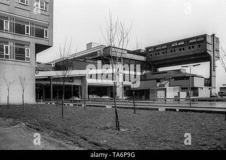 Schwarz & Weiß Archiv Bild des Zentrums von Cumbernauld Neue Stadt, April 1977. Stockfoto