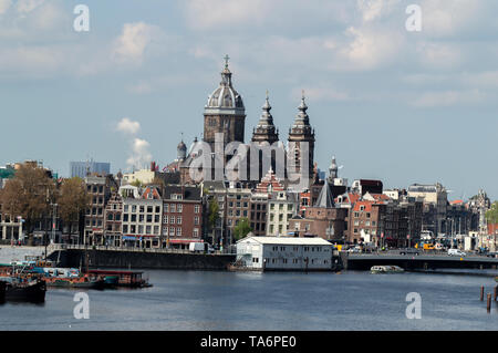 Blick auf die oosterdok in Amsterdam Die Niederlande 2019 Stockfoto