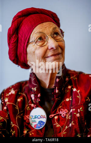 Neapel, Italien. 21 Mai, 2019. Emma Bonino, italienische Mitglied des Parlaments, Minister für auswärtige Angelegenheiten der Italienischen Republik in die Letta-regierung vom 28. April 2013 bis 22. Februar 2014. Sie ist eine der wichtigsten Figuren des italienischen Liberalen Radikalismus der Republikanischen Alter, Pressekonferenz für die Kandidatur von ihrer Partei "Europa" bei den nächsten Europäischen Wahlen am 26. Mai 2019 in Neapel Quelle: Antonio Balasco/Pacific Press/Alamy leben Nachrichten Stockfoto