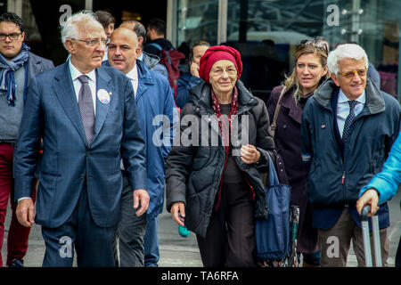 Neapel, Italien. 21 Mai, 2019. Emma Bonino, italienische Mitglied des Parlaments, Minister für auswärtige Angelegenheiten der Italienischen Republik in die Letta-regierung vom 28. April 2013 bis 22. Februar 2014. Sie ist eine der wichtigsten Figuren des italienischen Liberalen Radikalismus der Republikanischen Alter, Pressekonferenz für die Kandidatur von ihrer Partei "Europa" bei den nächsten Europäischen Wahlen am 26. Mai 2019 in Neapel Quelle: Antonio Balasco/Pacific Press/Alamy leben Nachrichten Stockfoto