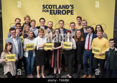 Glasgow, UK. 17. Mai 2019. Nicola Stör, Erster Minister und Leiter der Scottish National Party, startet der SNP Europäischen Wahlprogramm in der Barras in Glasgow Ende heute. Die SNP möchten Brexit zu stoppen und die Beziehungen zu unseren europäischen Nachbarn und Handelspartnern halten. Stockfoto