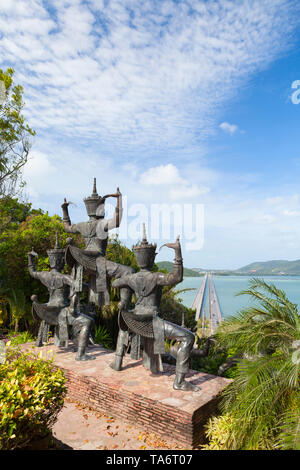 Blick von Thaksin Folklore Museum über die Thale Sap und Prem Tinsulanonda Brücke, Ko Yo, Songkhla, Thailand Stockfoto