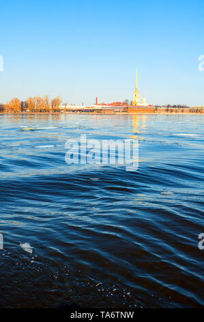 St. Petersburg, Russland. Peter und Paul Festung am Ufer der Newa in Sankt Petersburg Russland. Wahrzeichen der Hase Insel Stockfoto