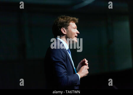 Richard Tice, Vorsitzender des Brexit Partei, Einführung der Lautsprecher, während einer politischen Kundgebung statt, die an den Olympia London Stockfoto