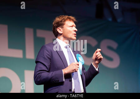 Richard Tice, Vorsitzender des Brexit Partei, Einführung der Lautsprecher, während einer politischen Kundgebung statt, die an den Olympia London Stockfoto