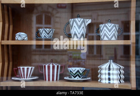 Kubistische Keramik in Prag angezeigt Stockfoto