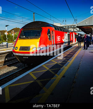 Grantham, Lincolnshire, England. Ein Zug am Bahnhof gelegen, befindet sich an der Ostküste auf dem Weg von London nach Edinburgh Stockfoto