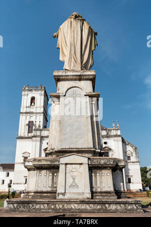 Statue des Heiligen Herzen Jesu gegenüber der Se Cathedral, Old Goa, Indien Stockfoto