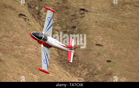 Jet Provost flying low level in der Mach Loop in Wales, Großbritannien Stockfoto