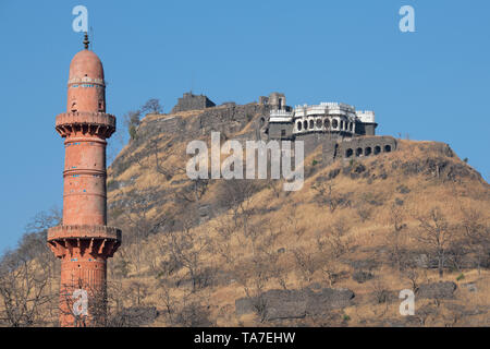 Indien, Bundesstaat Maharashtra, Aurangabad, Daulatabad, Daulatabad Fort aka Deogiri (Hügel der Götter) C. 13. Jahrhundert. Eines der weltweit am besten erhaltenen Stockfoto