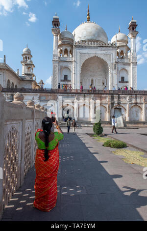 Indien, Aurangabad, Bibi-Ka - Maqbara (aka Mini Taj oder Twin von Taj Mahal oder Poor Man's Taj), kleine Nachbildung des berühmten Taj Mahal, circa 1679. Stockfoto