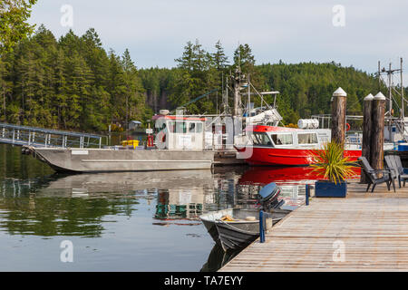 Dockside Szene an der Geheimen Cove Marina an der Sunshine Coast in British Columbia Kanada Stockfoto