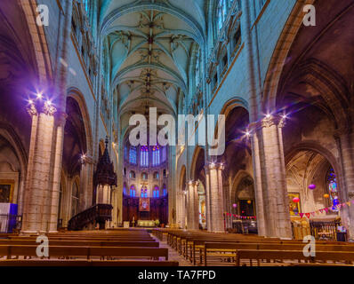 Lyon, Frankreich - 09. Mai, 2019: Im Innenraum der Kirche Saint-Nizier, in Lyon, Frankreich Stockfoto