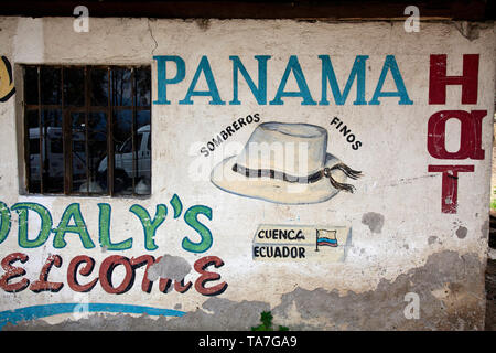 Im Hochland nördlich von Quito, Ecuador. Auf dem Weg nach Otavalo Markt Stadt dieses Panama Hut Shop zu finden ist. Stockfoto