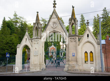 Lemberg, Ukraine - Juni 14, 2015: Gate Eingang Lychakiv Friedhof in Lemberg, Ukraine Stockfoto