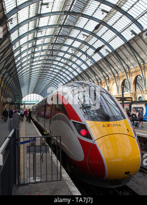 Neue azuma Zug in LNER livery am Bahnhof Kings Cross, London Stockfoto