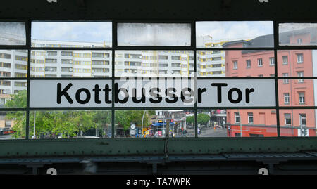 U-Bahnhof Kottbusser Tor, Kreuzberg, Berlin, Deutschland, U-Bahnhof Kottbusser Tor, Kreuzberg, Deutschland Stockfoto