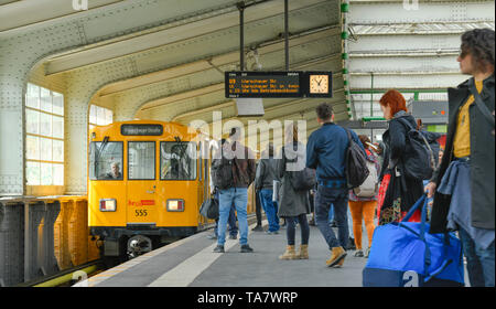 U-Bahnhof Kottbusser Tor, Kreuzberg, Berlin, Deutschland, U-Bahnhof Kottbusser Tor, Kreuzberg, Deutschland Stockfoto