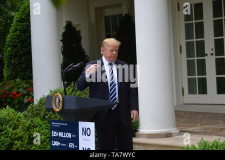 Washington DC, 22. Mai 2019, USA: Präsident Donald J Trumpf hält eine improvisierte Pressekonferenz im Rosengarten des Weißen Hauses zu verurteilen die laufenden Stockfoto