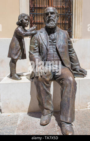 Cabra, Spanien - 19. Mai 2019: Bronze Skulptur von Martin Belda, großen Politiker des 19. Jahrhunderts in Cabra, Córdoba, Spanien geboren. Martín González Laguna Stockfoto