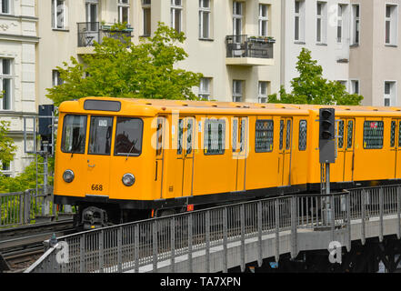 U-Bahn, Schlesisches Tor, Kreuzberg, Berlin, Deutschland, U-Bahn Schlesisches Tor, Kreuzberg, Deutschland Stockfoto