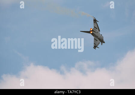 Eurofighter und Hercules Abfangmanöver Stockfoto