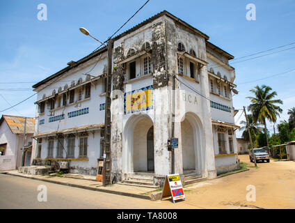 Alte französische koloniale Gebäude, das früher die Banque Centrale Africaine in der UNESCO World Heritage Area, Sud-Comoé, Grand-Bassam, Elfenbeinküste Stockfoto