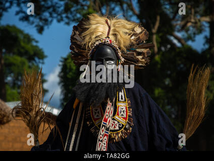 Dan Stamm Maske heiligen Tanz während einer Zeremonie, Bafing, Gboni, Elfenbeinküste Stockfoto