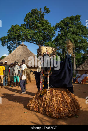 Dan Stamm Maske heiligen Tanz während einer Zeremonie, Bafing, Gboni, Elfenbeinküste Stockfoto