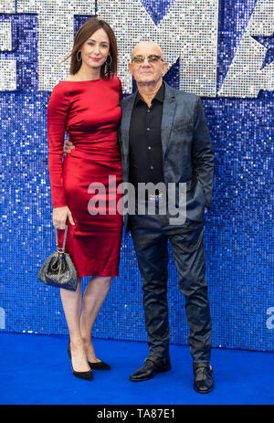 London, Großbritannien. Heather Lynn Hodgins Kidd (L) und Bernie Taupin bei der BRITISCHEN Premiere von Rocketman im Odeon Luxe, Leicester Square, London Am 20. Mai 2019. Ref: LMK386-S 2465-210519 Gary Mitchell / Sehenswürdigkeit Media WWW.LMKMEDIA.COM Stockfoto