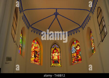 Dach und befleckte Brille der Chor der Kirche Saint Francis Xavier in Melaka Malaysia nach dem Vorbild der Kathedrale von St. Peter in Montpellier, Frankreich Stockfoto
